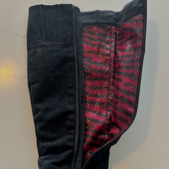 Black Suede Knee-High Boots with Gold Stripes & Red Animal Print Lining - Sz 6.5 - Picture 2 of 11